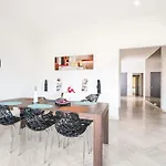 Διαμέρισμα Bright And Spacious Family Nest In Περπινιάν