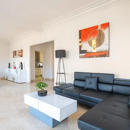 Bright And Spacious Family Nest In Apartmán Perpignan