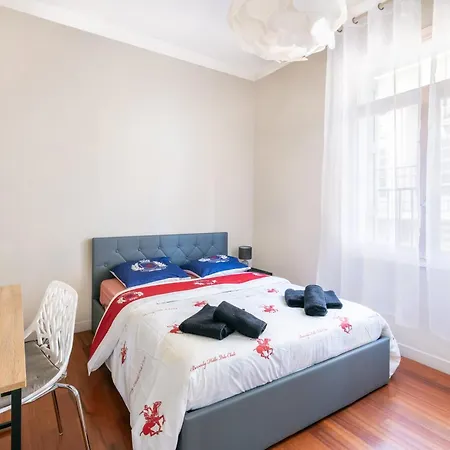 Bright And Spacious Family Nest In