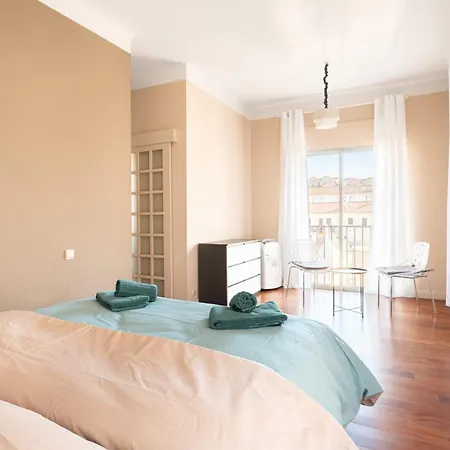 Bright And Spacious Family Nest In Διαμέρισμα *