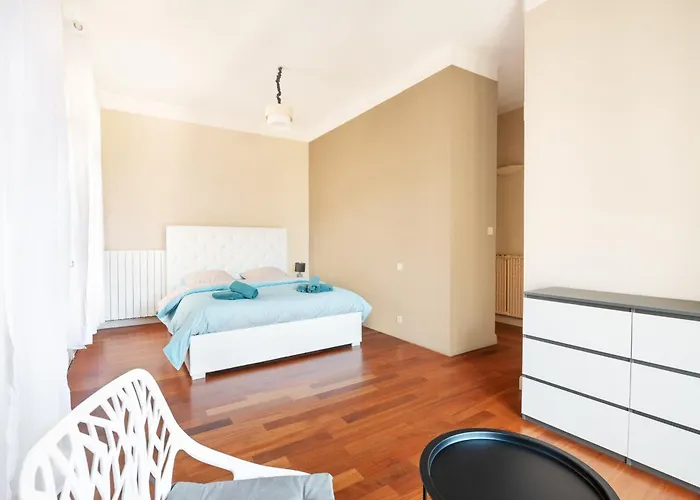 Bright And Spacious Family Nest In *