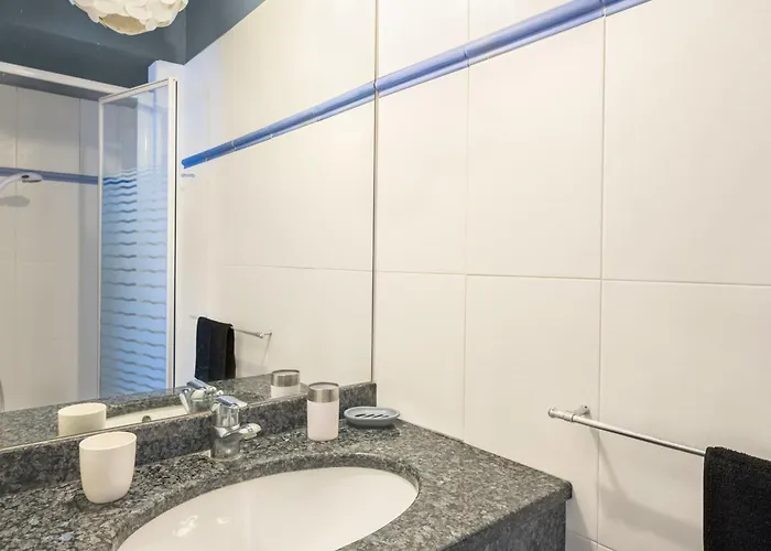 Appartement Bright And Spacious Family Nest In